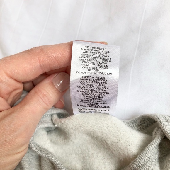 Disney Baby Girl Size 6 Month Mini Mouse Grey, Red & Black Romper With Snaps - Picture 3 of 4